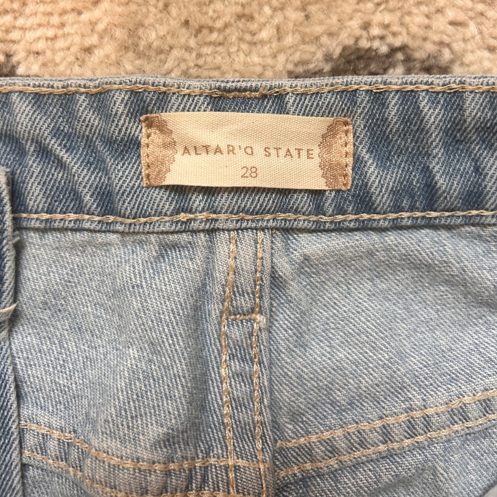 Altar'd State Kayla Straight Leg Jean Light Wash Size 28 NEVER WORN - Picture 5 of 5